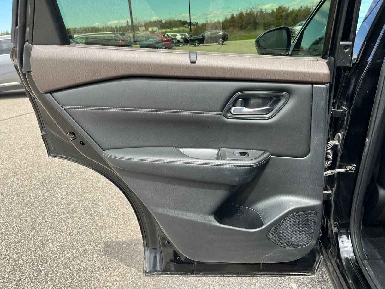 2023 Nissan Rogue AWD SV Midnight Edition Photo