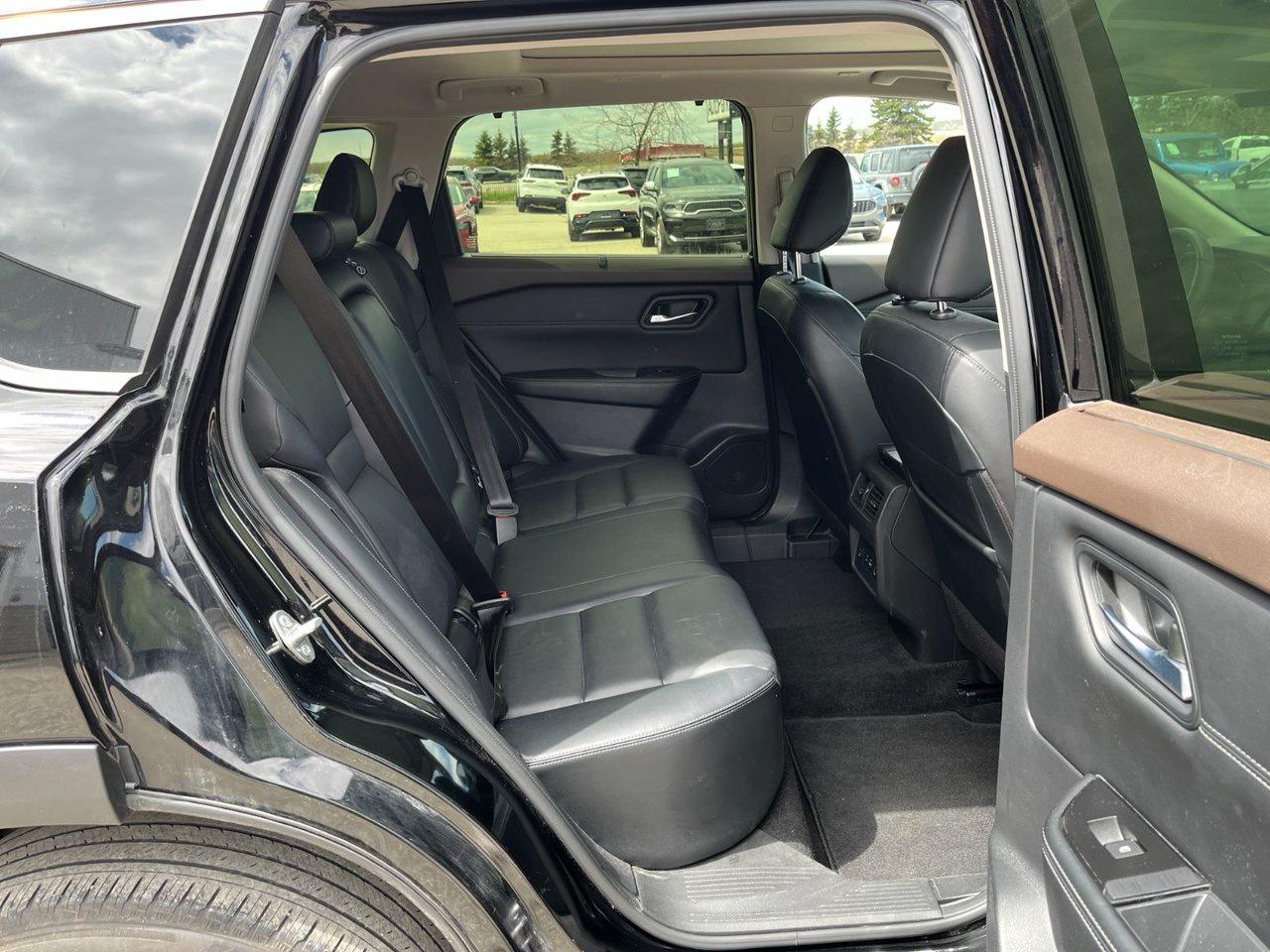 2023 Nissan Rogue AWD SV Midnight Edition Photo