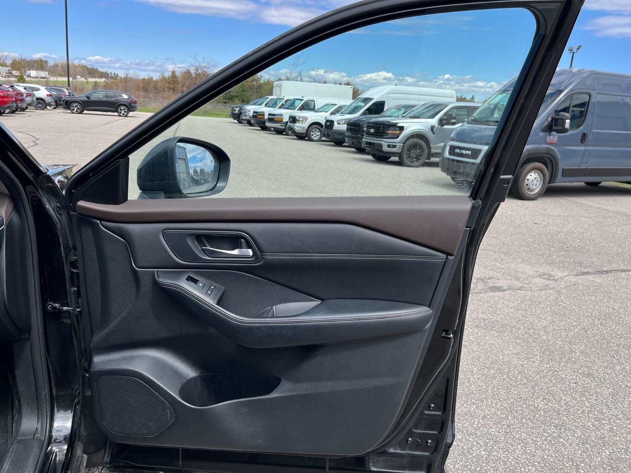 2023 Nissan Rogue AWD SV Midnight Edition Photo