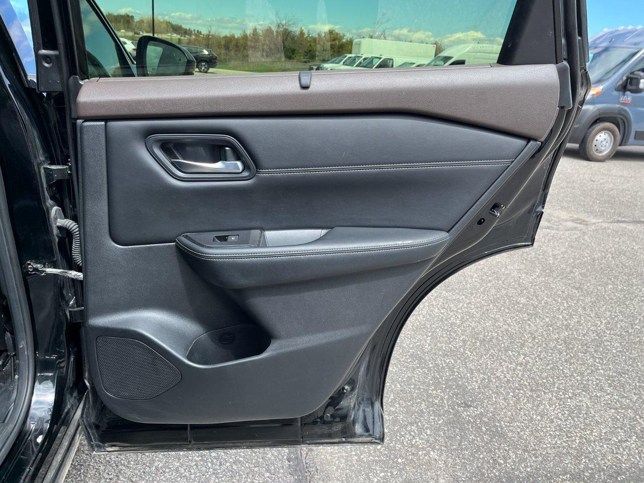 2023 Nissan Rogue AWD SV Midnight Edition Photo