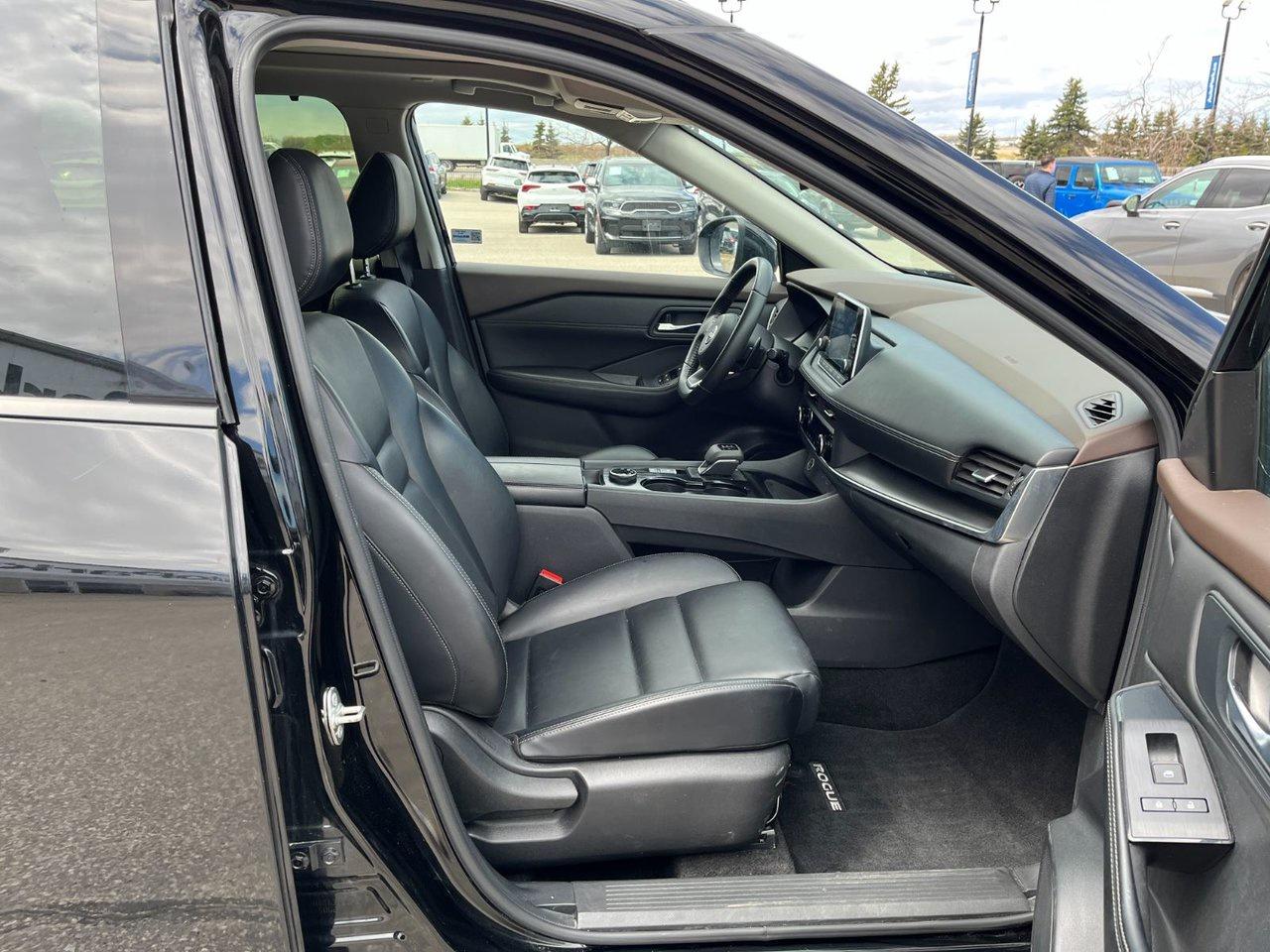 2023 Nissan Rogue AWD SV Midnight Edition Photo