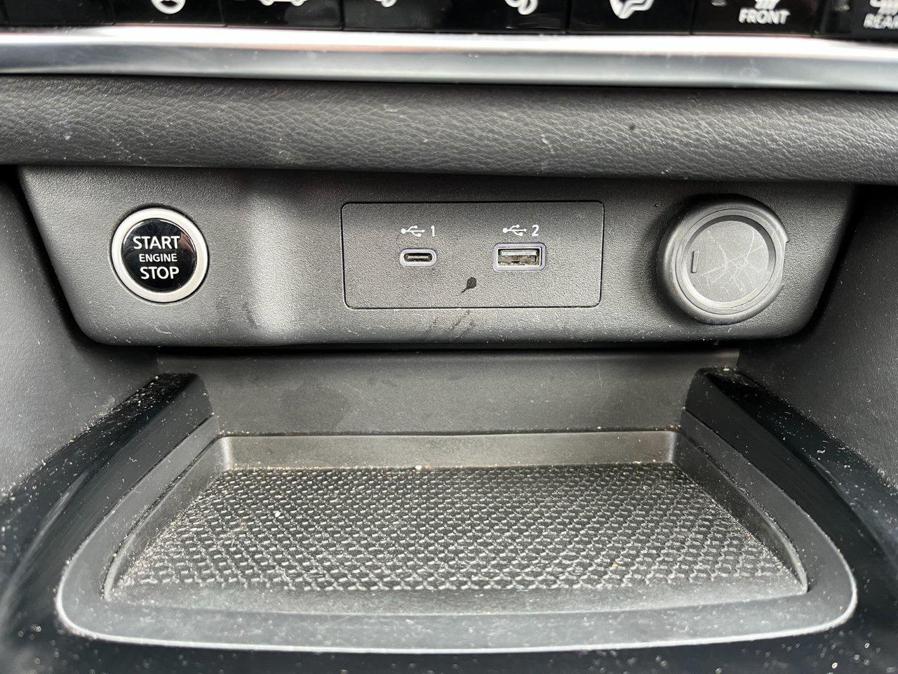 2023 Nissan Rogue AWD SV Midnight Edition Photo