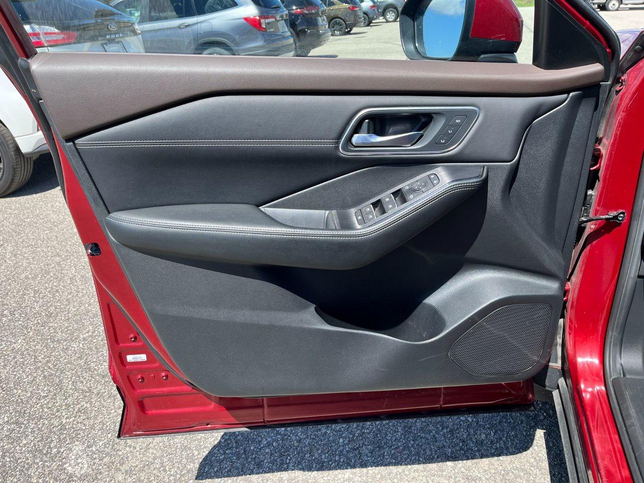 2023 Nissan Rogue AWD Platinum Photo
