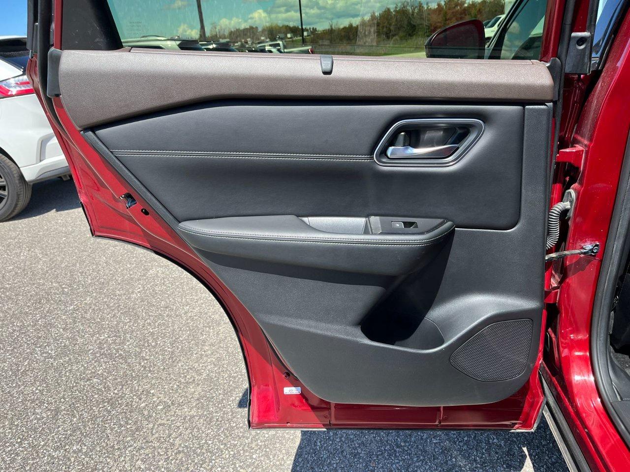 2023 Nissan Rogue AWD Platinum Photo