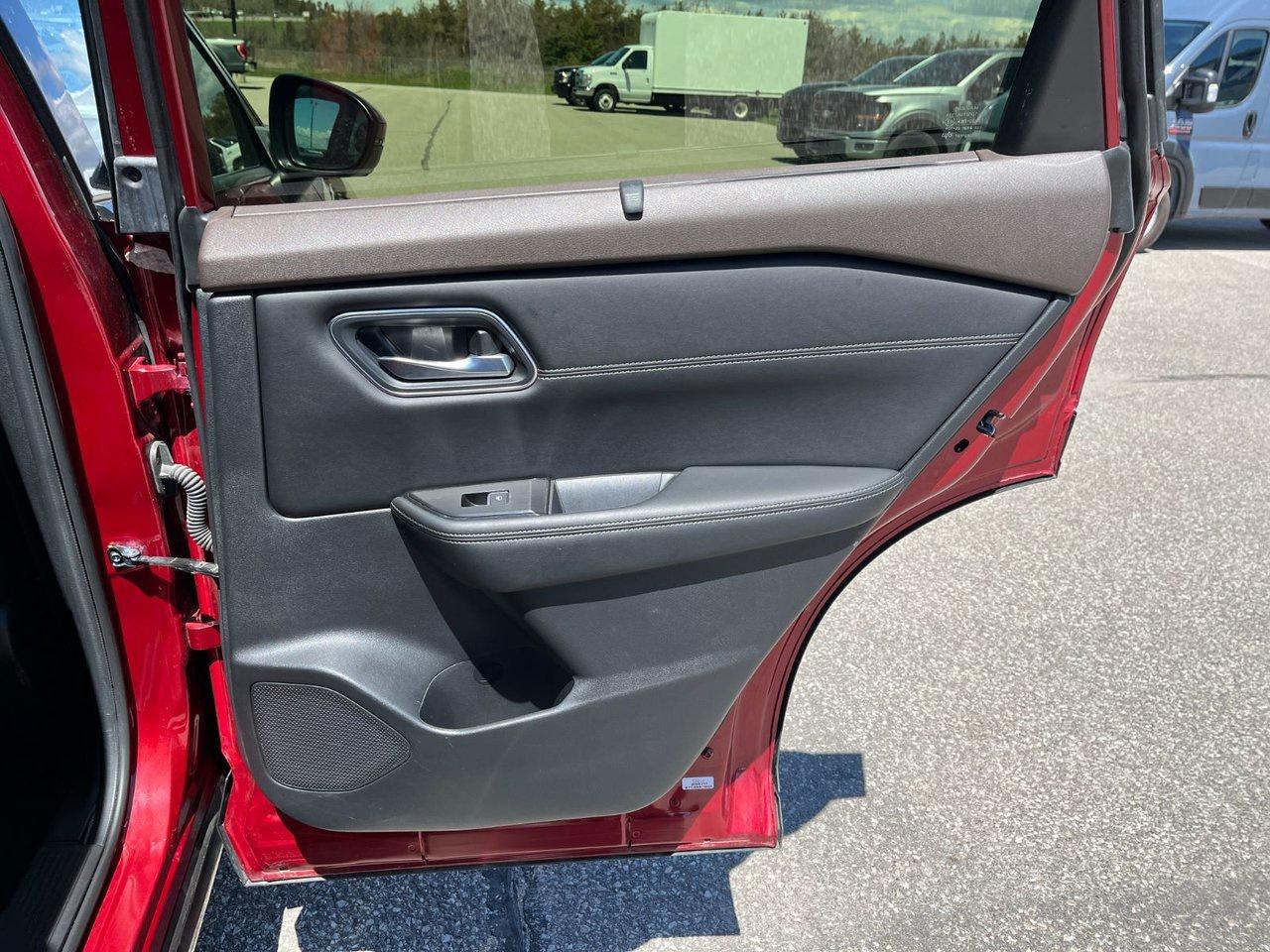 2023 Nissan Rogue AWD Platinum Photo