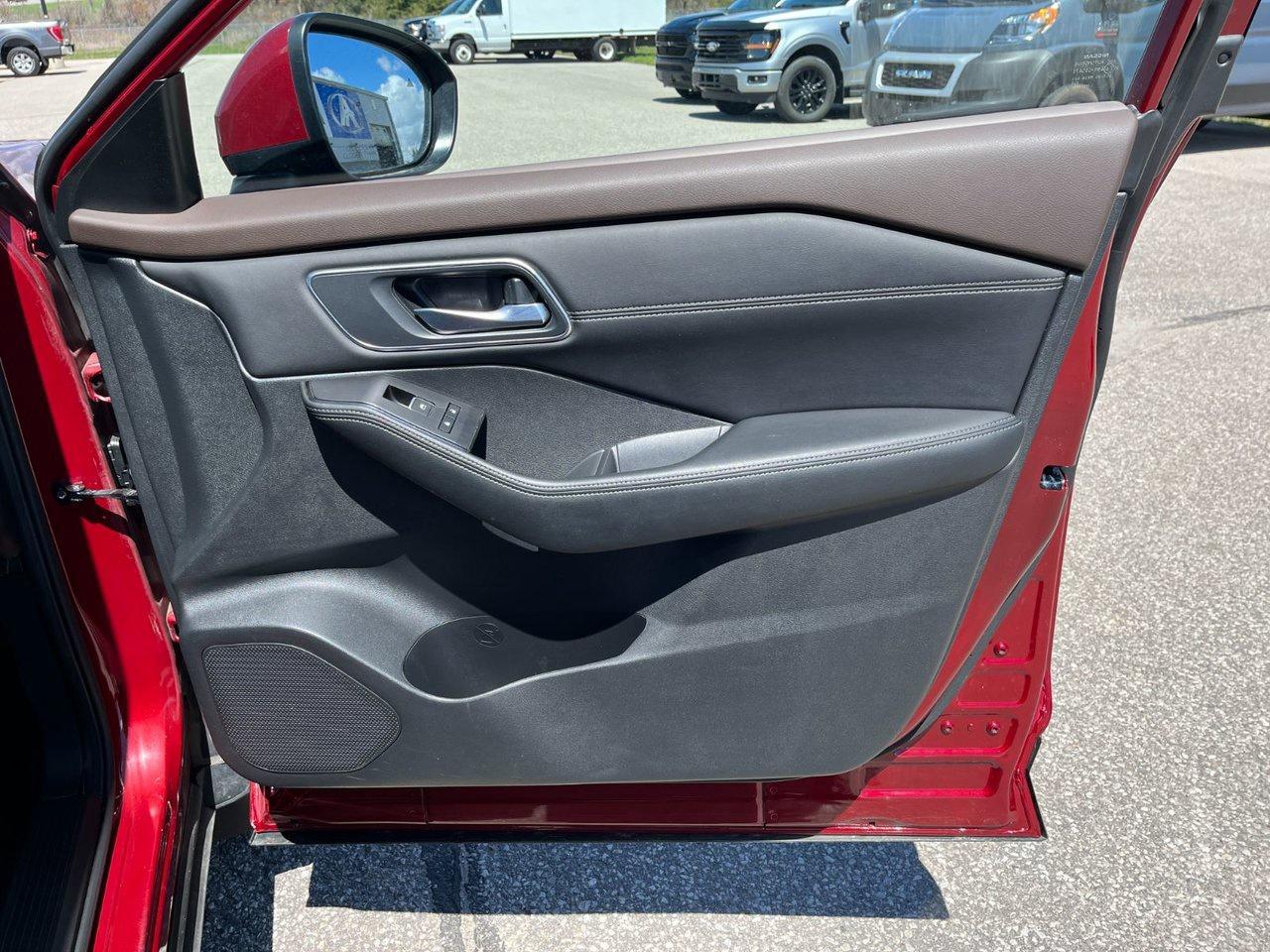 2023 Nissan Rogue AWD Platinum Photo