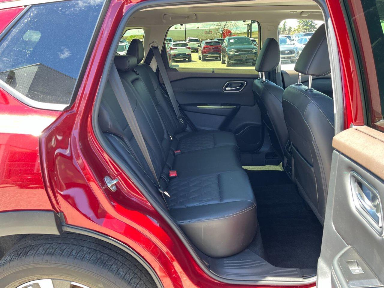 2023 Nissan Rogue AWD Platinum Photo