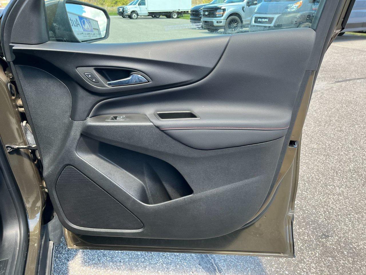2023 Chevrolet Equinox AWD 4dr RS Photo