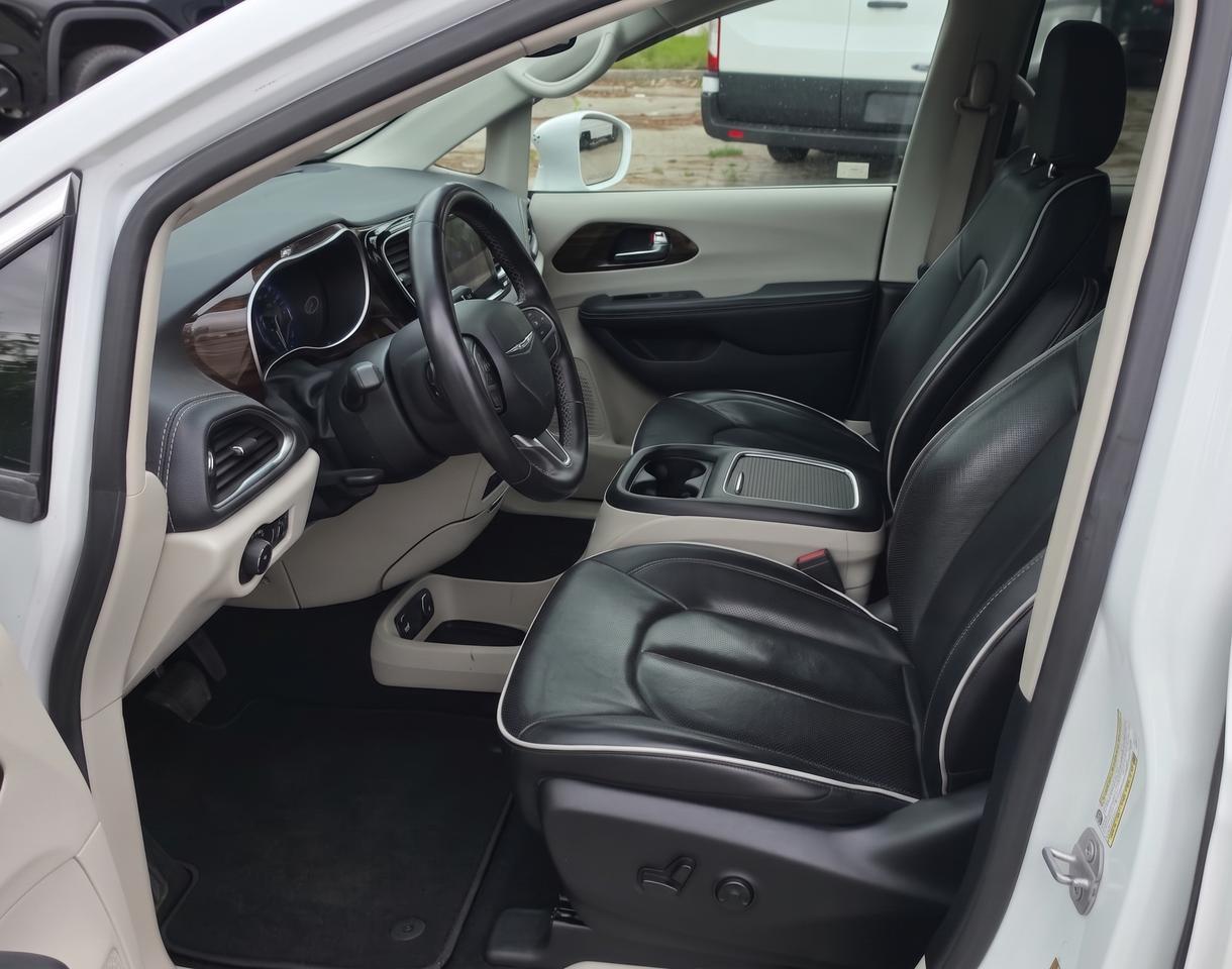 2022 Chrysler Pacifica LIMITED / NO ACCIDENTS / PANO ROOF / LEATHER / NAV Photo3