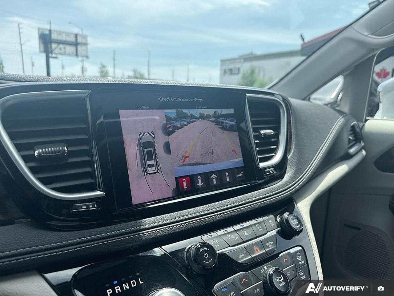 2022 Chrysler Pacifica LIMITED / NO ACCIDENTS / PANO ROOF / LEATHER / NAV Photo