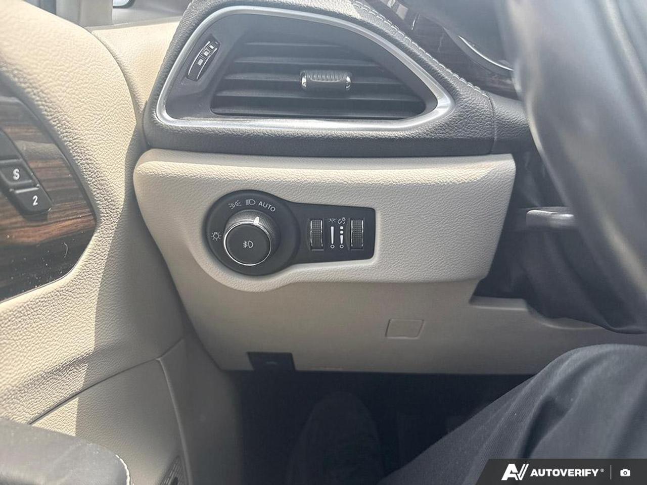 2022 Chrysler Pacifica LIMITED / NO ACCIDENTS / PANO ROOF / LEATHER / NAV Photo