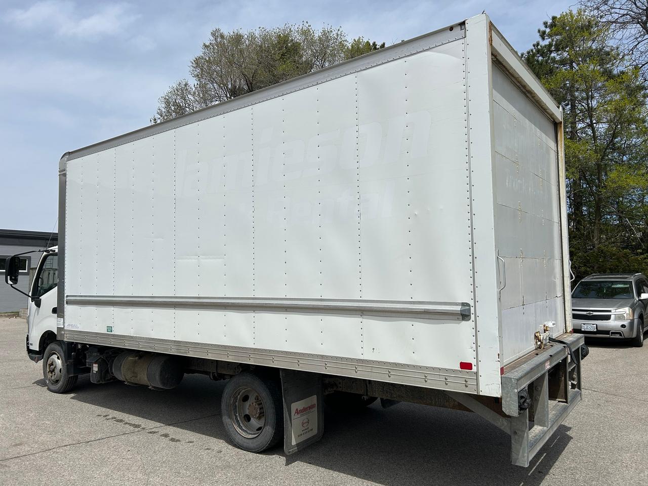 2020 Hino 195 20' with ramp Photo4