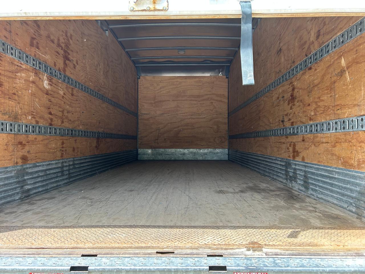 2020 Hino 195 20' with ramp Photo