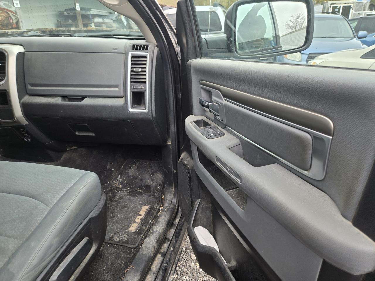 2016 RAM 1500 SLT - Photo #13