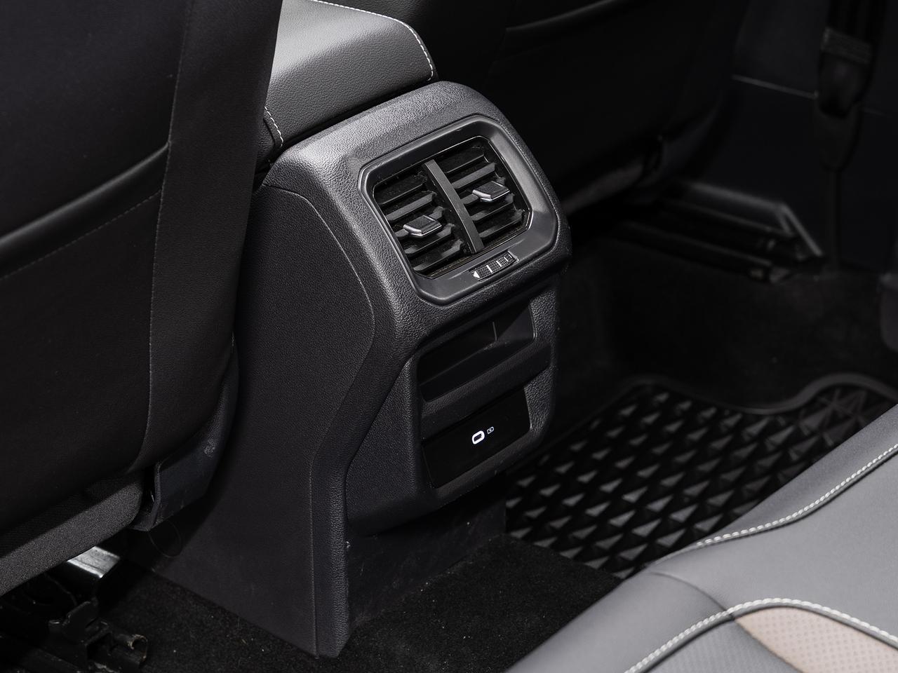 2022 Volkswagen Taos HIGHLINE AWD | Nav | Leather | Panoroof | CarPlay Photo