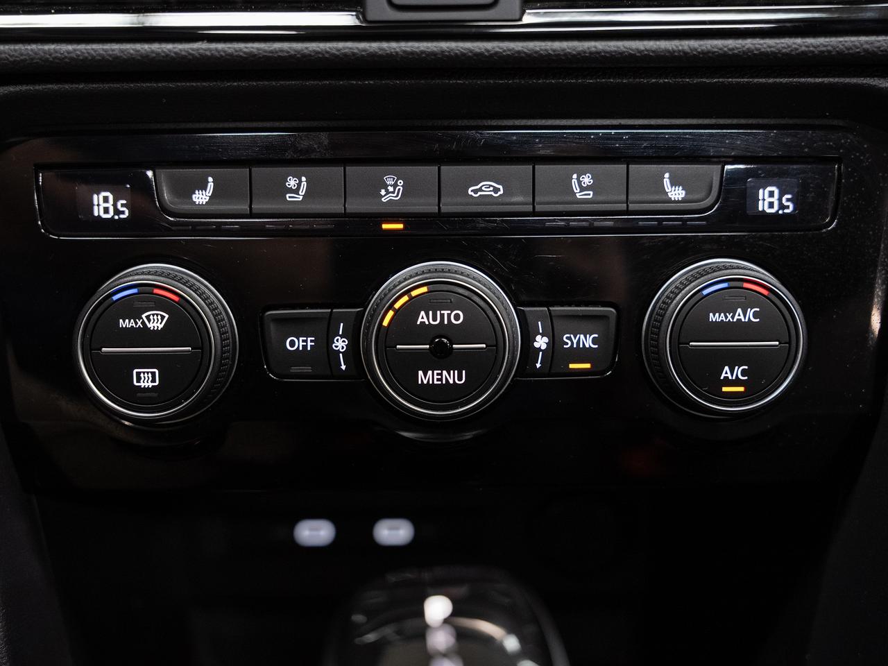 2022 Volkswagen Taos HIGHLINE AWD | Nav | Leather | Panoroof | CarPlay Photo
