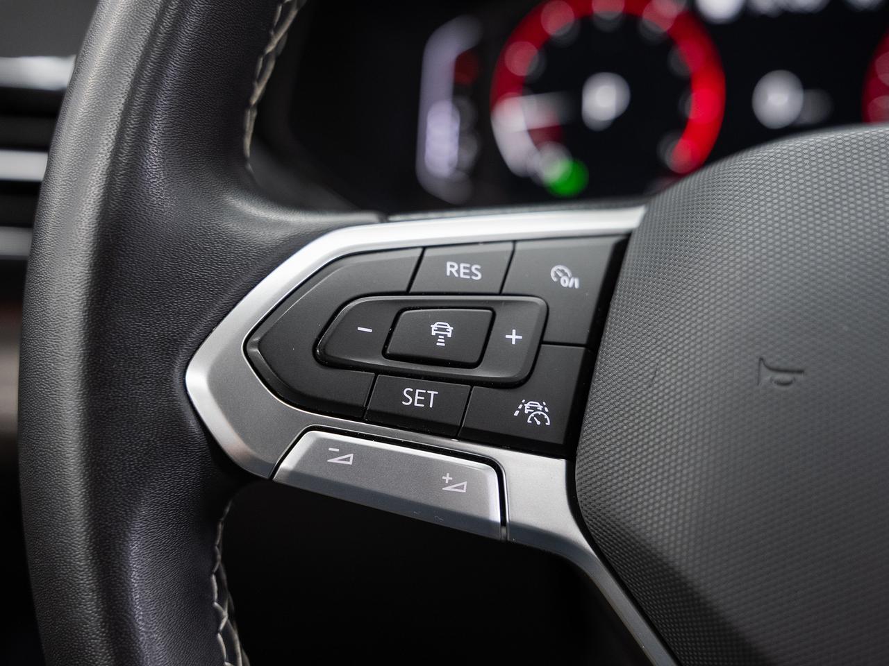 2022 Volkswagen Taos HIGHLINE AWD | Nav | Leather | Panoroof | CarPlay Photo