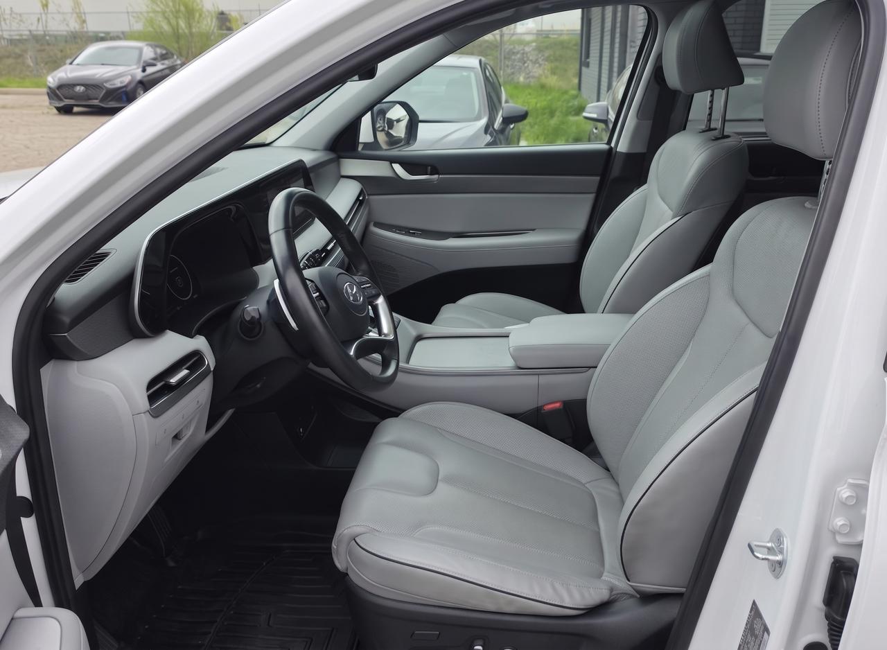 2024 Hyundai PALISADE URBAN / NO ACCIDENTS / LEATHER / NAV / ROOF / AWD Photo