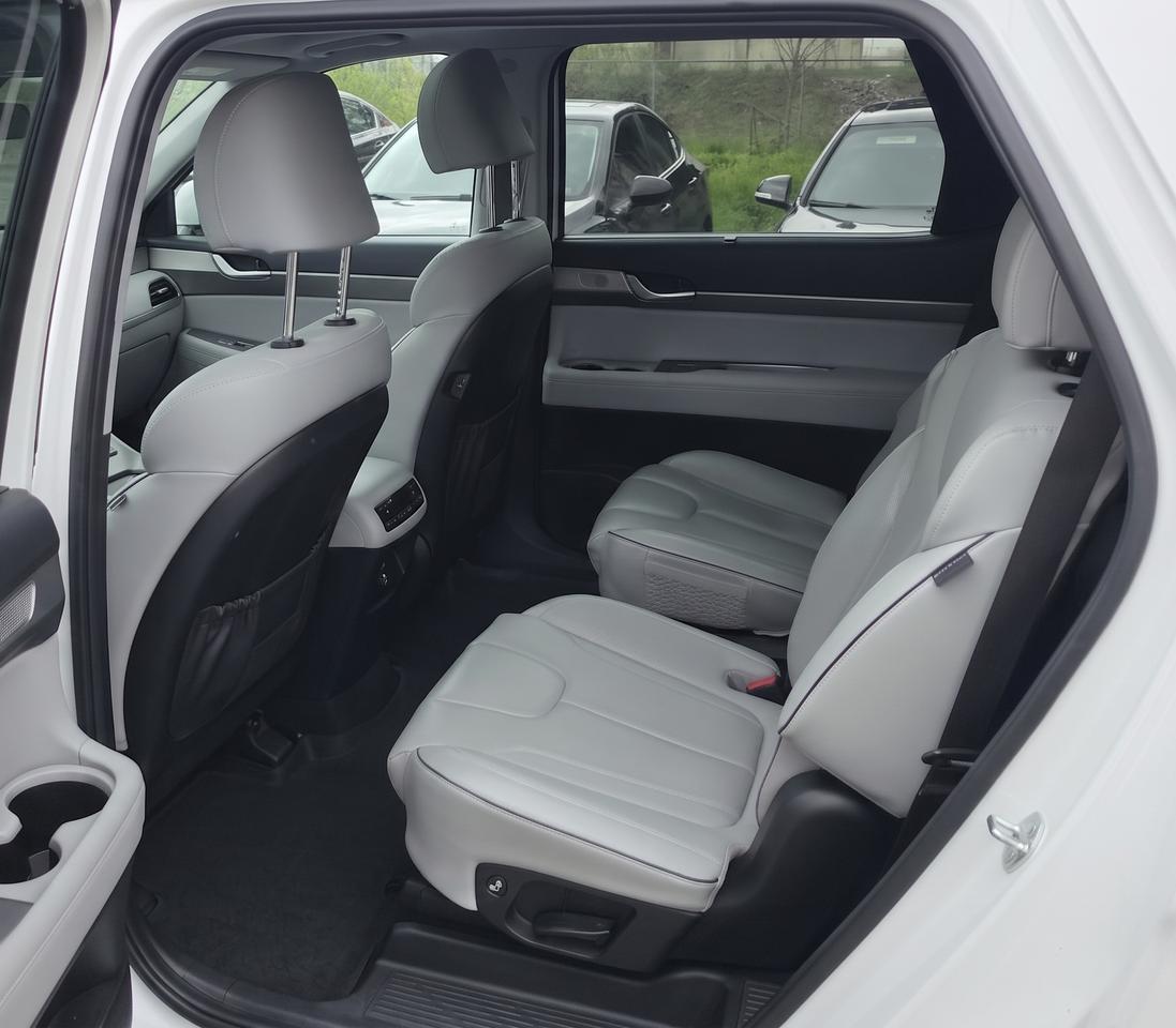 2024 Hyundai PALISADE URBAN / NO ACCIDENTS / LEATHER / NAV / ROOF / AWD Photo