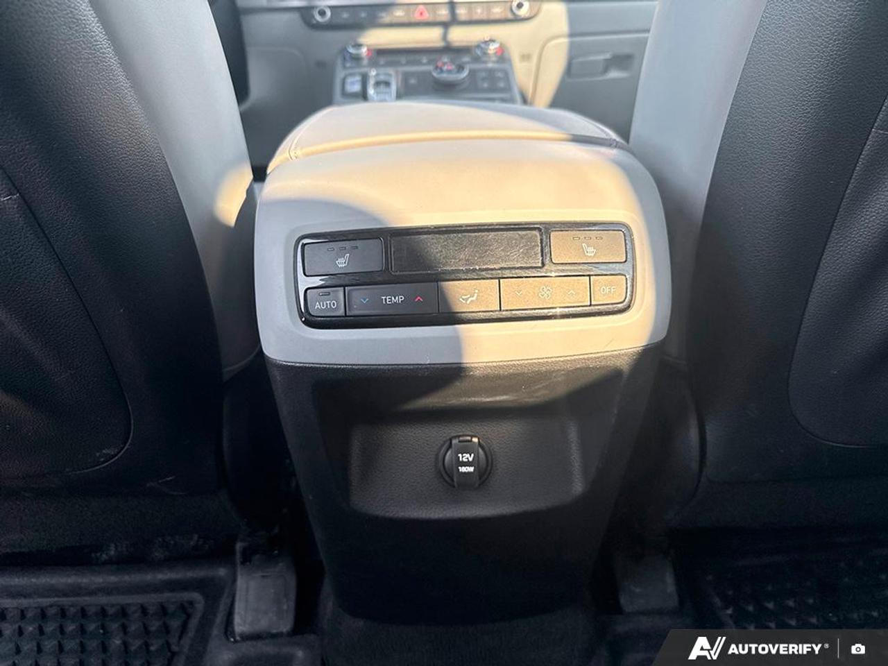 2024 Hyundai PALISADE URBAN / NO ACCIDENTS / LEATHER / NAV / ROOF / AWD Photo