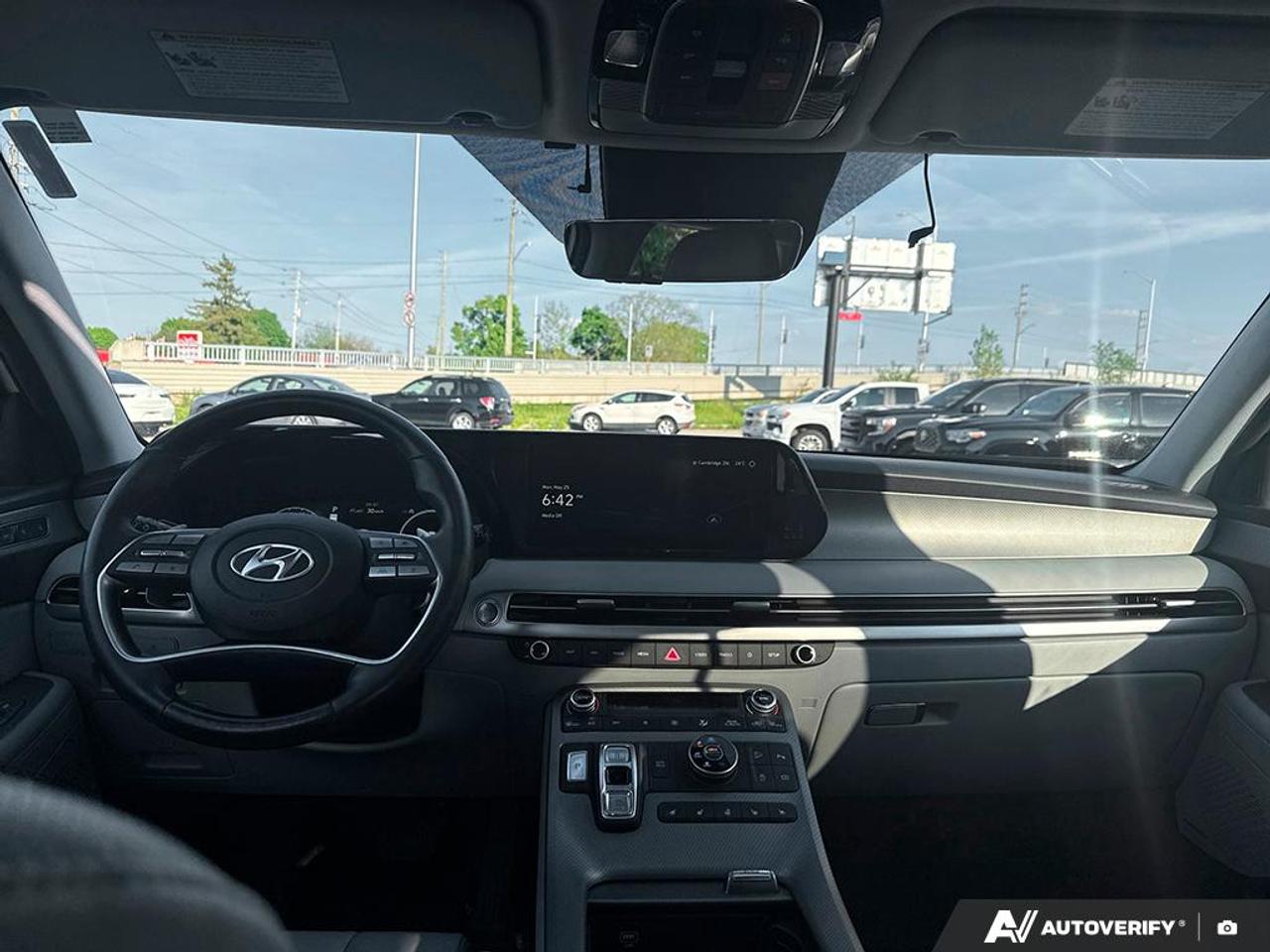 2024 Hyundai PALISADE URBAN / NO ACCIDENTS / LEATHER / NAV / ROOF / AWD Photo