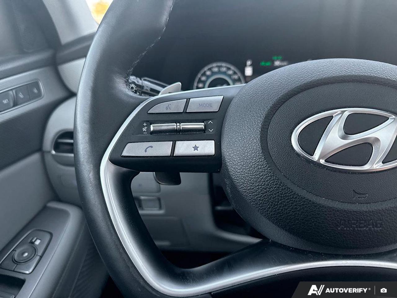 2024 Hyundai PALISADE URBAN / NO ACCIDENTS / LEATHER / NAV / ROOF / AWD Photo