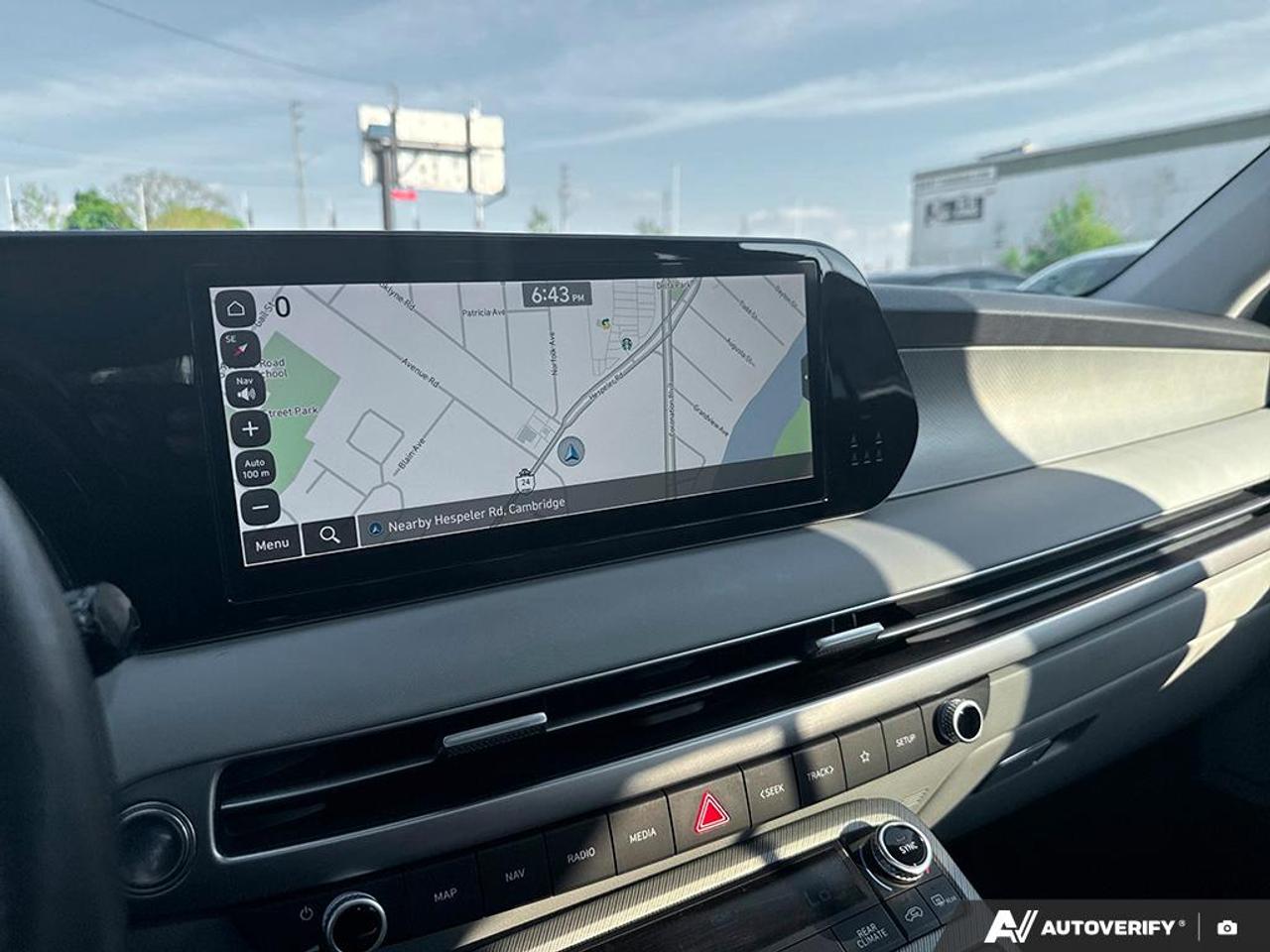 2024 Hyundai PALISADE URBAN / NO ACCIDENTS / LEATHER / NAV / ROOF / AWD Photo