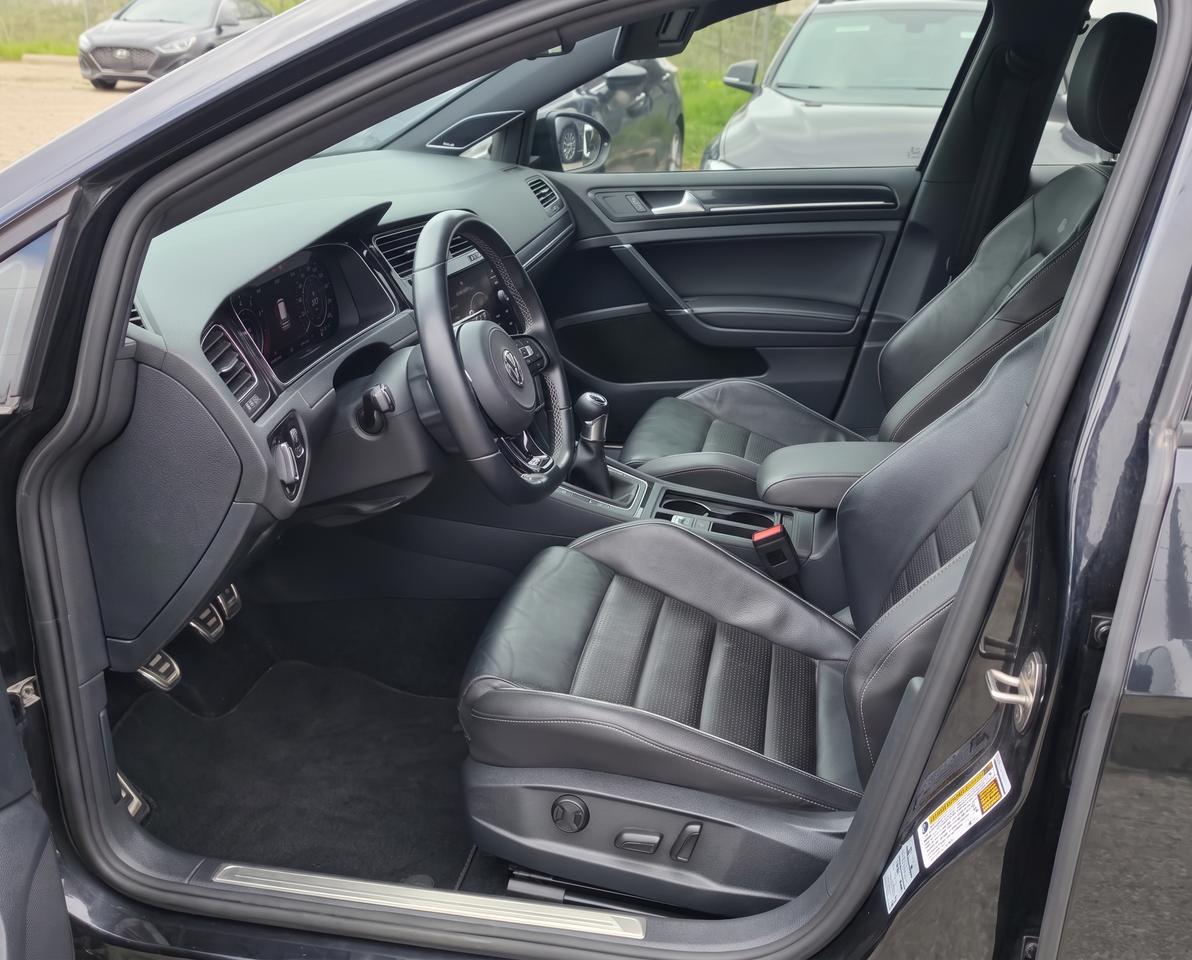 2018 Volkswagen Golf R MANUAL / NO ACCIDENTS / ONE OWNER / LEATHER / NAV Photo