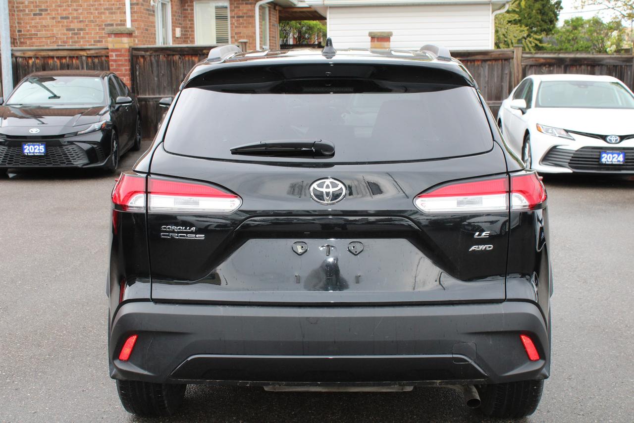 2025 Toyota Corolla Cross LE with sunroof Photo