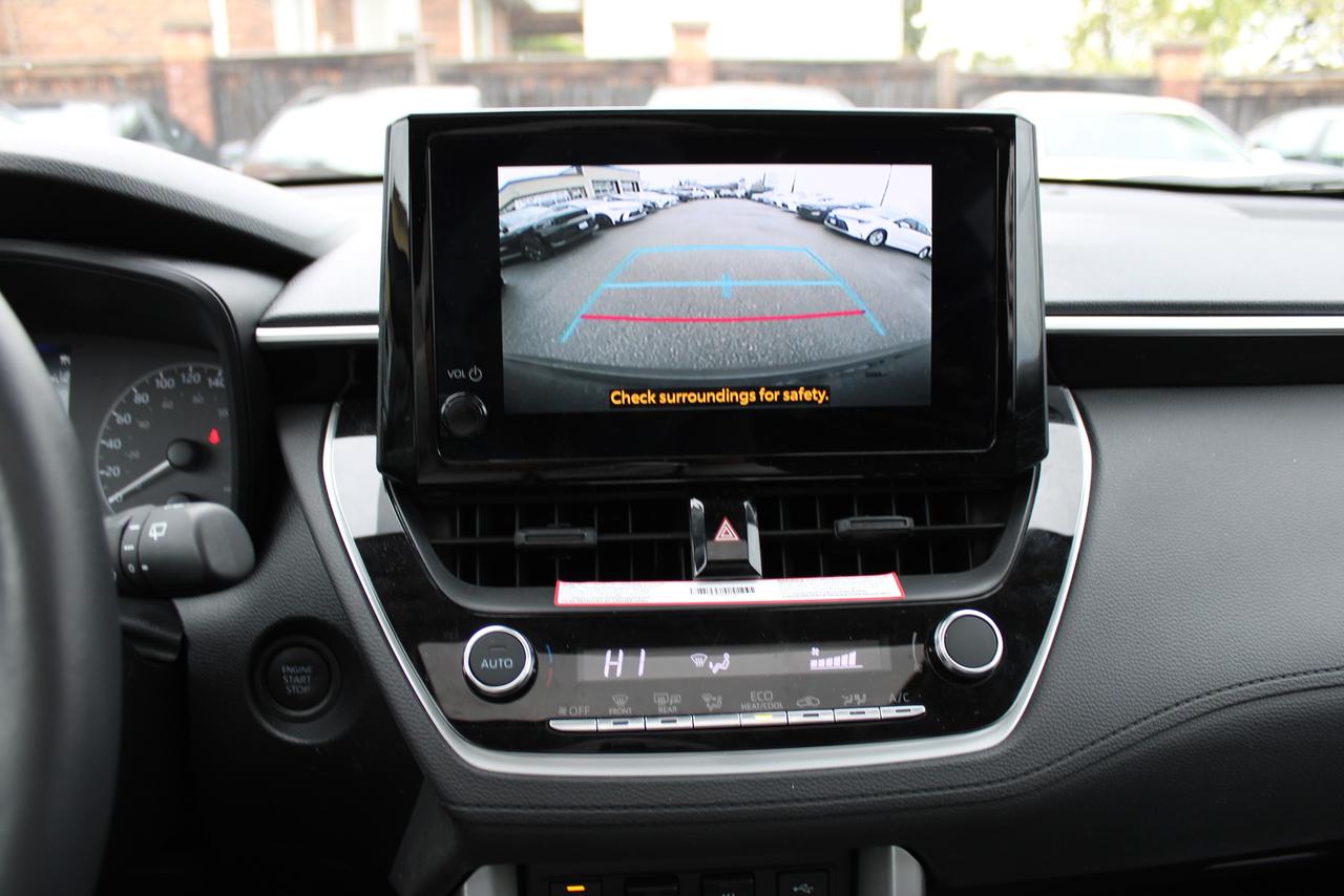 2025 Toyota Corolla Cross LE with sunroof Photo