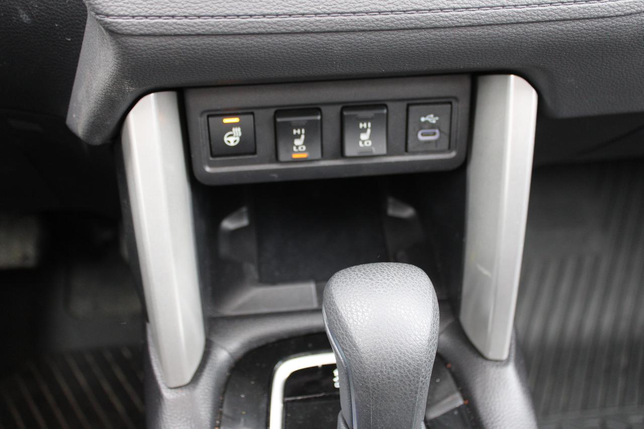2025 Toyota Corolla Cross LE with sunroof Photo