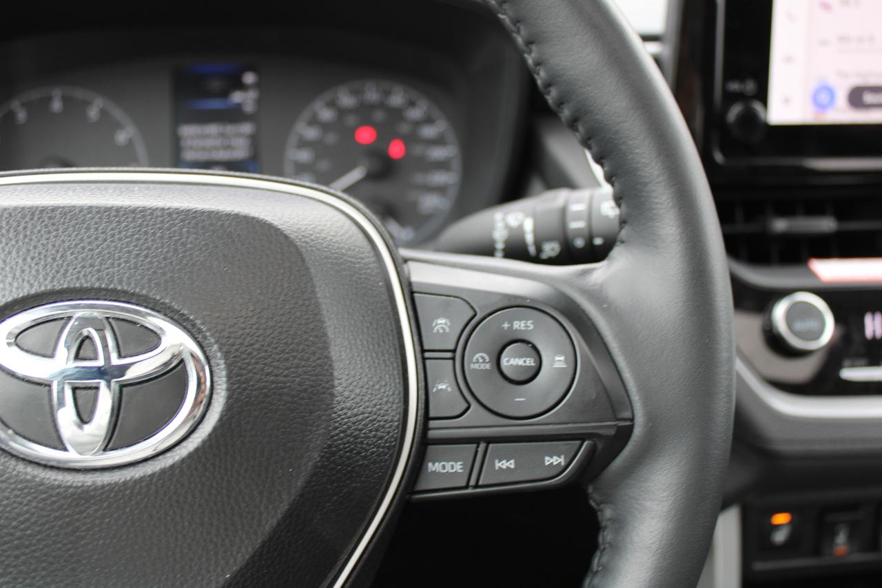 2025 Toyota Corolla Cross LE with sunroof Photo