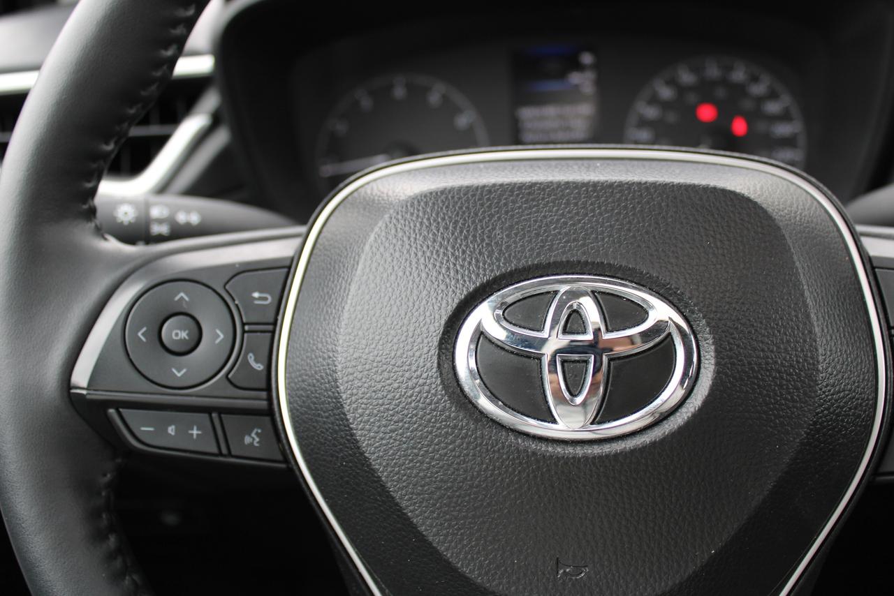 2025 Toyota Corolla Cross LE with sunroof Photo