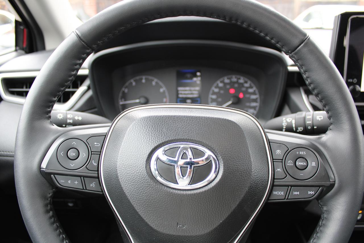 2025 Toyota Corolla Cross LE with sunroof Photo