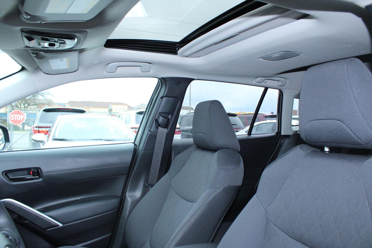 2025 Toyota Corolla Cross LE with sunroof Photo