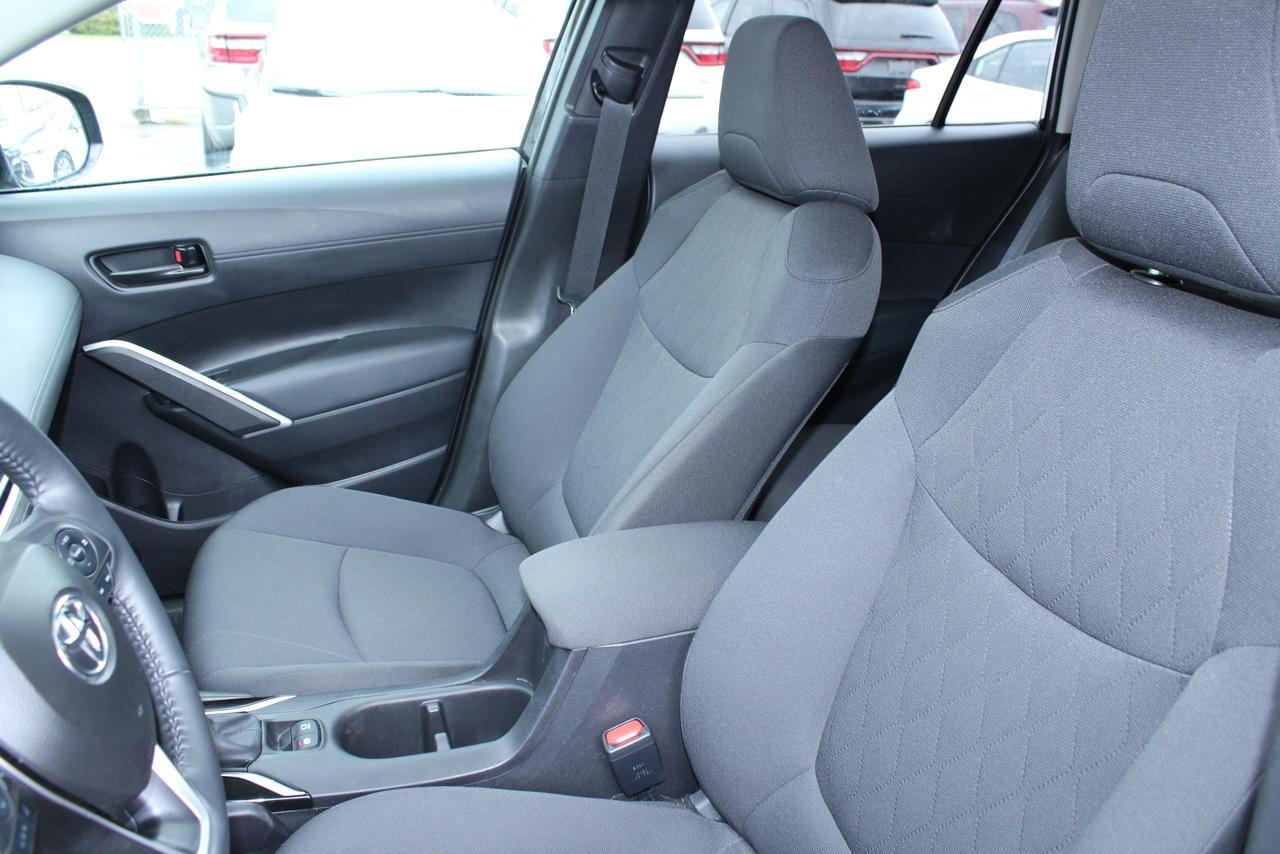 2025 Toyota Corolla Cross LE with sunroof Photo