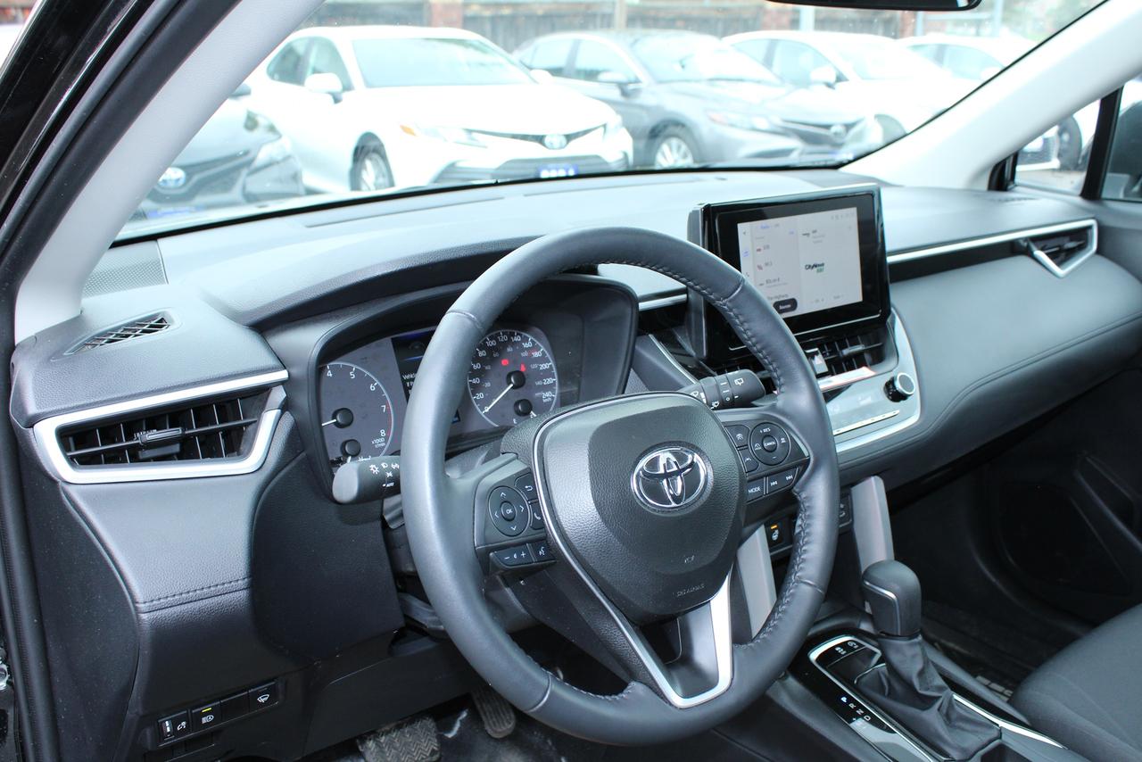 2025 Toyota Corolla Cross LE with sunroof Photo
