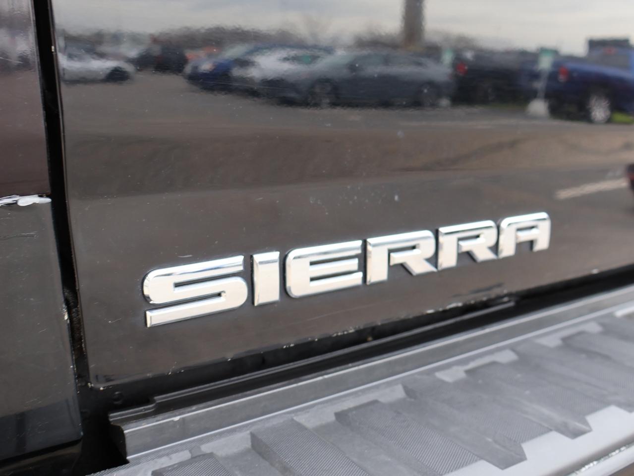 2018 GMC Sierra 1500 V8 SLE-Z71 CREW 4WD CERTIFIED *34 GMC SERVICE* CAMERA BLUETOOTH HEATED SEATS CRUISE ALLOYS Photo