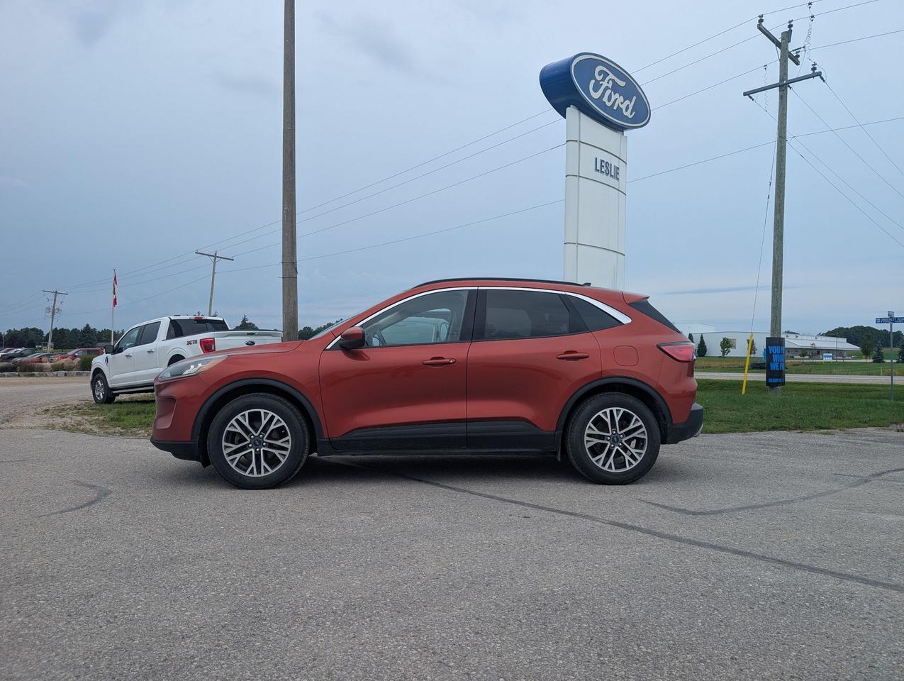 2020 Ford Escape SEL AWD Photo2