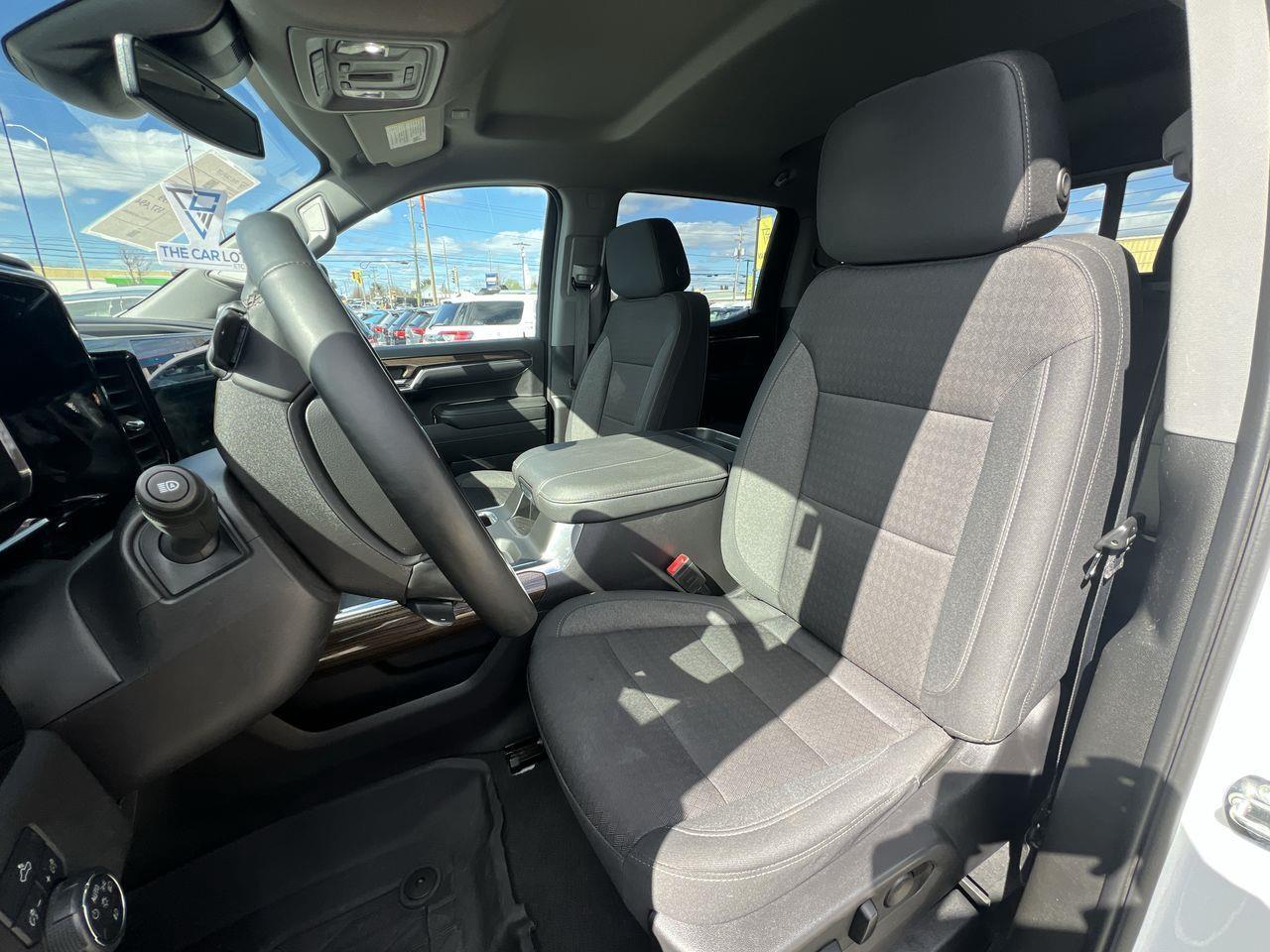 2024 Chevrolet Silverado 1500 RST 4X4, REMOTE START, HEATED FRONT SEATS, CRUISE CONTROL, SIRIUS XM, NAV, BACK UP CAM!! Photo