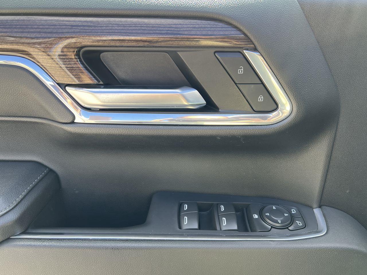 2024 Chevrolet Silverado 1500 RST 4X4, REMOTE START, HEATED FRONT SEATS, CRUISE CONTROL, SIRIUS XM, NAV, BACK UP CAM!! Photo