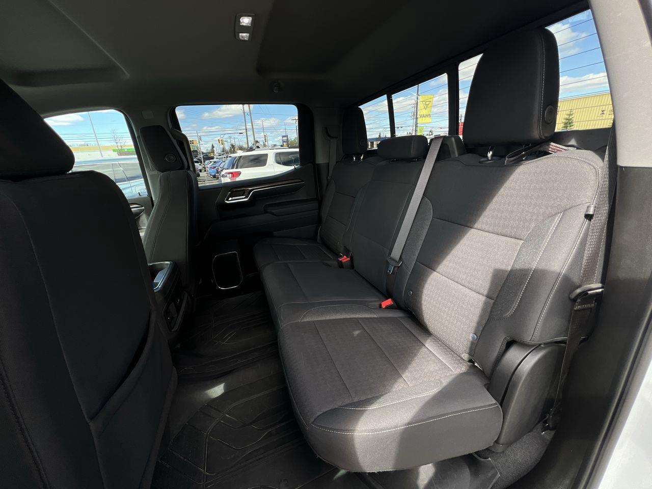 2024 Chevrolet Silverado 1500 RST 4X4, REMOTE START, HEATED FRONT SEATS, CRUISE CONTROL, SIRIUS XM, NAV, BACK UP CAM!! Photo