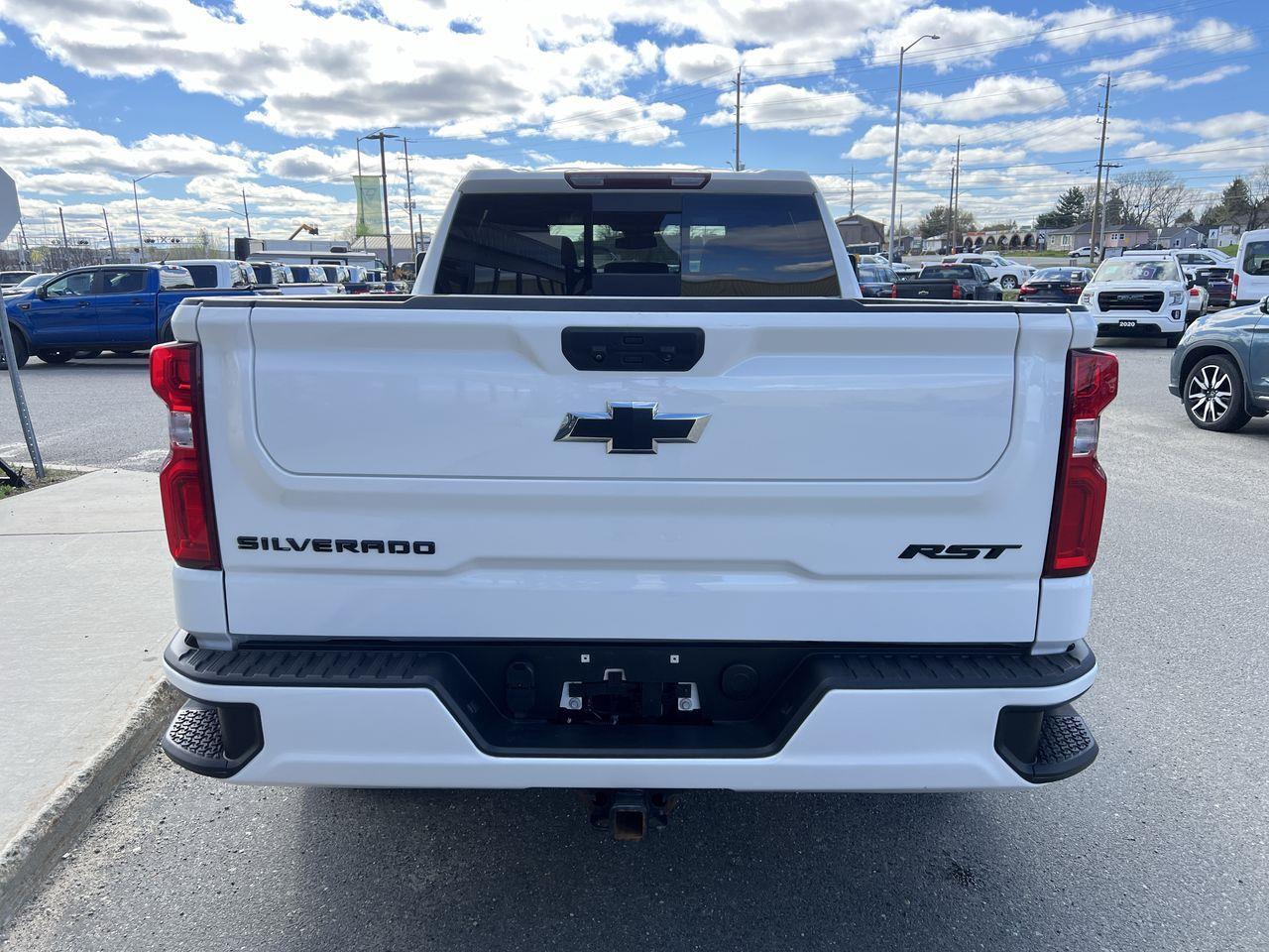 2024 Chevrolet Silverado 1500 RST 4X4, REMOTE START, HEATED FRONT SEATS, CRUISE CONTROL, SIRIUS XM, NAV, BACK UP CAM!! Photo