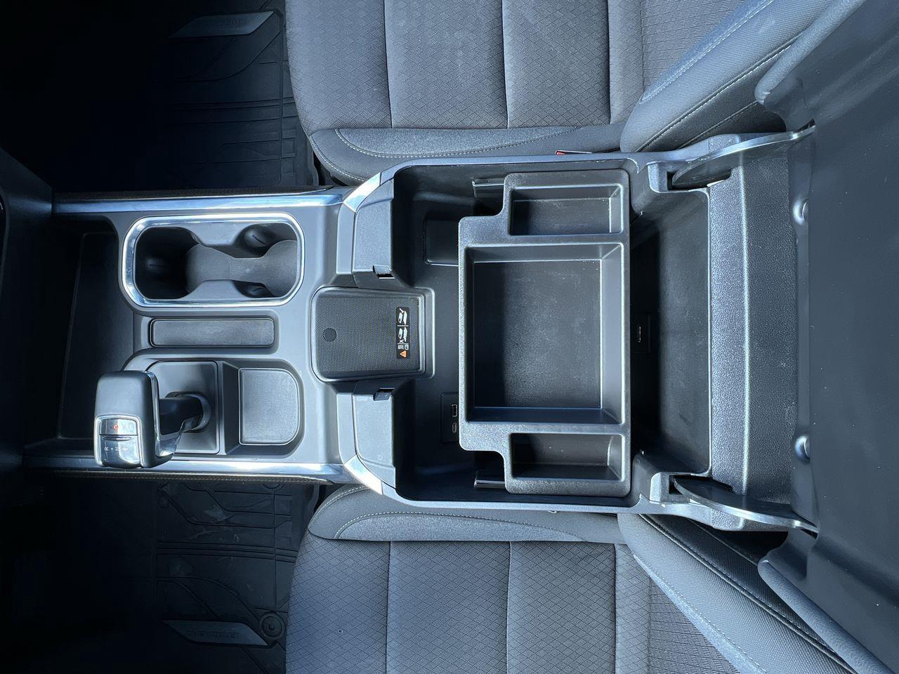 2024 Chevrolet Silverado 1500 RST 4X4, REMOTE START, HEATED FRONT SEATS, CRUISE CONTROL, SIRIUS XM, NAV, BACK UP CAM!! Photo