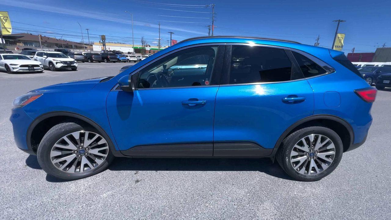 2020 Ford Escape Titanium AWD Photo4
