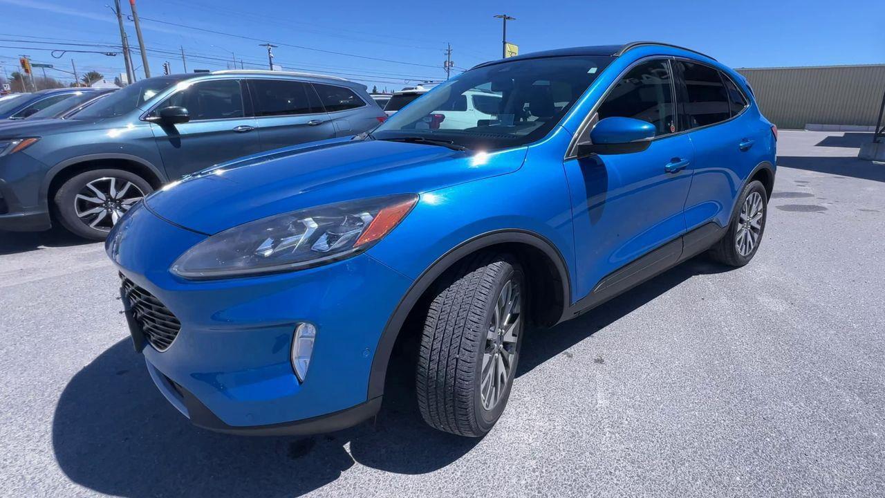 2020 Ford Escape Titanium AWD Photo3
