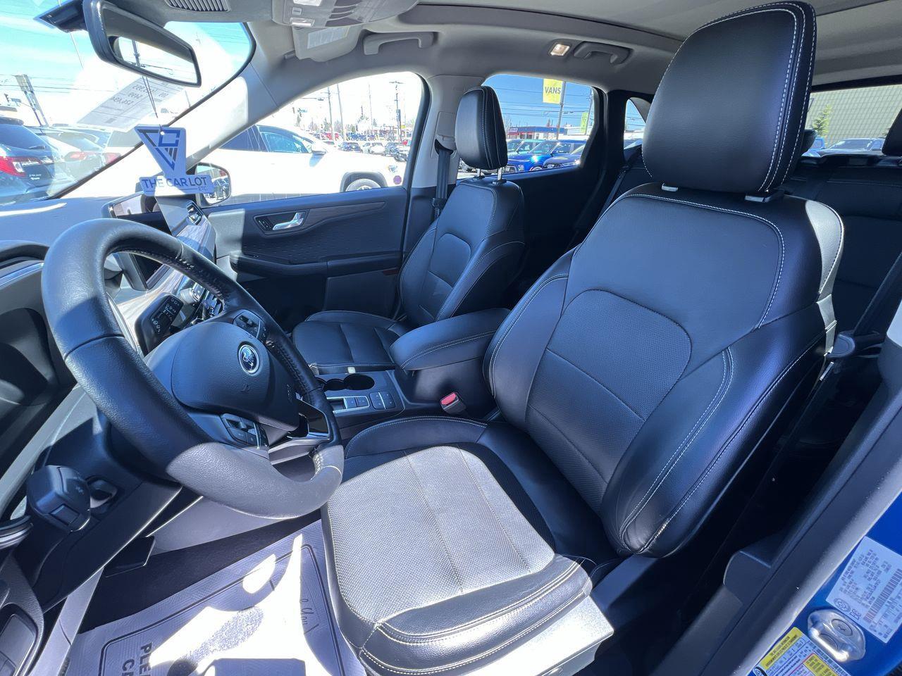 2020 Ford Escape Titanium AWD Photo