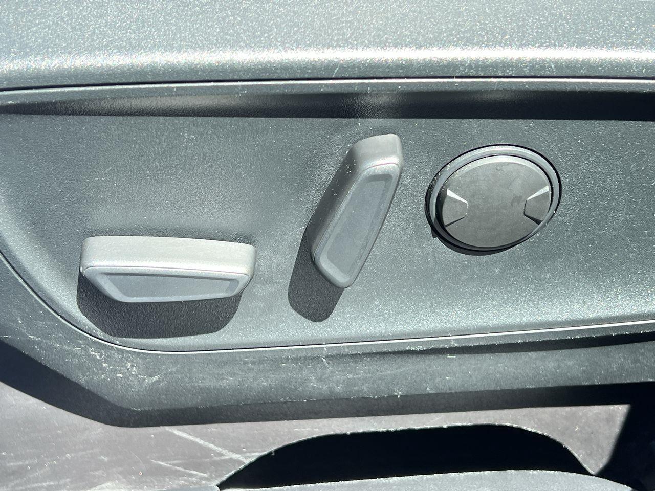 2020 Ford Escape Titanium AWD Photo