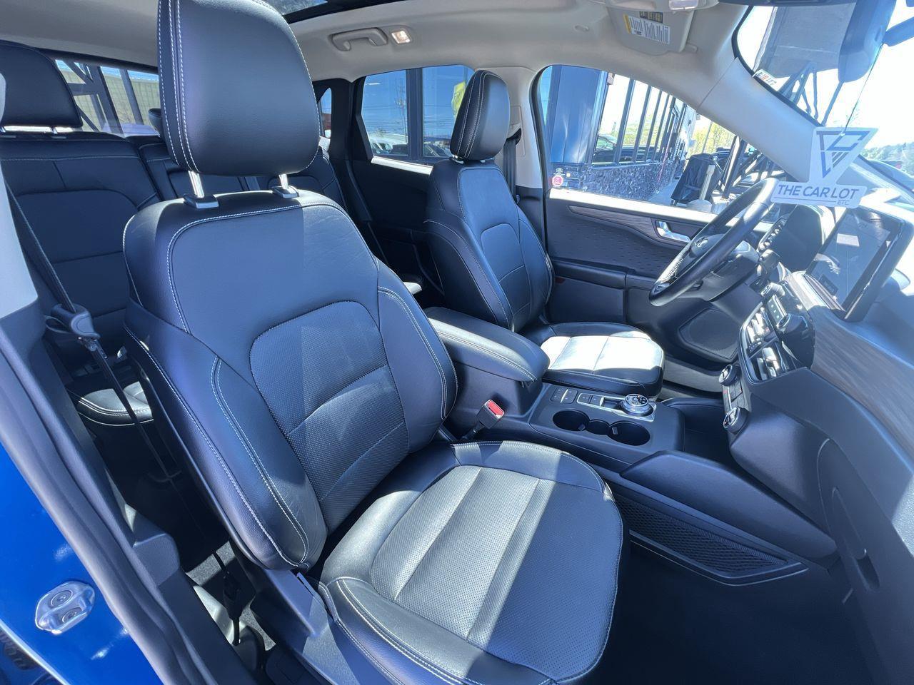 2020 Ford Escape Titanium AWD Photo