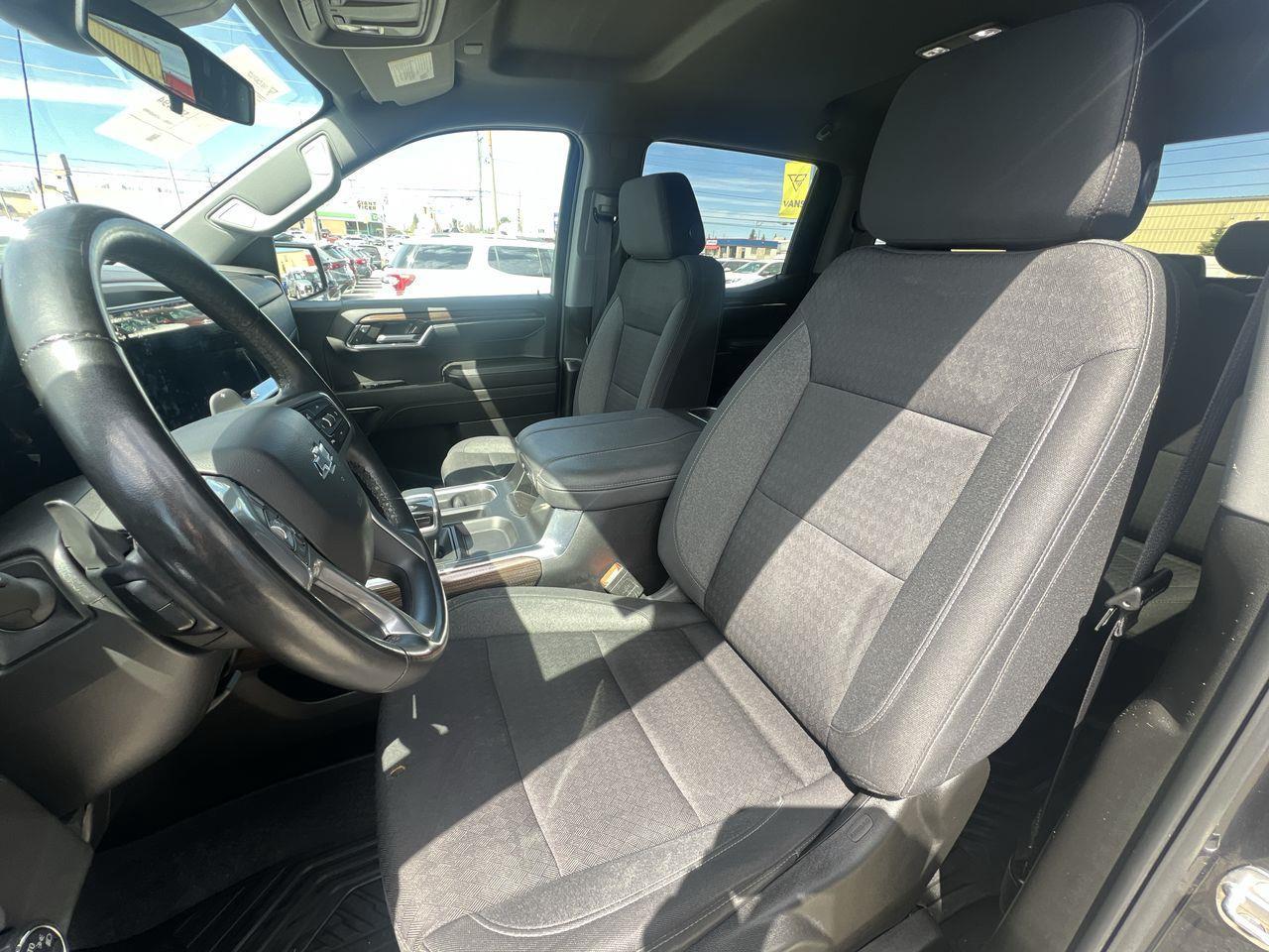 2024 Chevrolet Silverado 1500 RST 4X4, REMOTE START, CRUISE CONTROL, SIRIUS XM, HEATED FRON SEATS, BACK UP CAM!! Photo